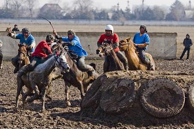 我が校の騎馬戦は本格的です レーシングへのボケ[545585] ボケて（bokete）